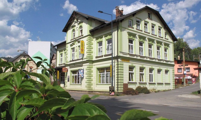 Tanvald Apartment | Beautiful apartment for 12 guests with WIFI, TV, pets allowed and parking