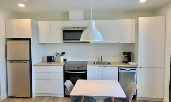 Cite-Universitaire Apartment | Beautiful All-Inclusive Studio