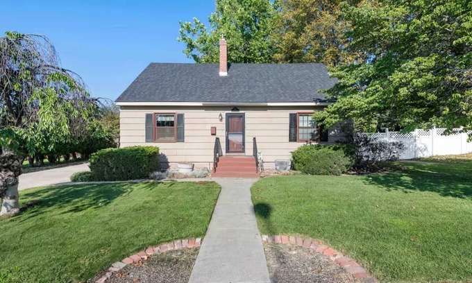 Tri-Cities House | Beautiful and Spacious home in Kennewick