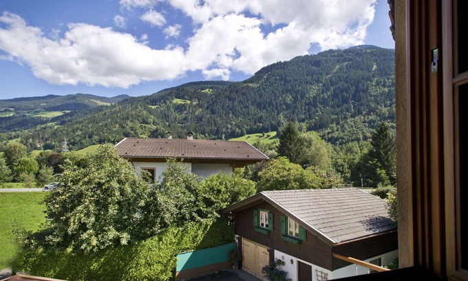 Hart im Zillertal House | Beautiful apartment in villa for 15 guests with WIFI, TV, patio and pets allowed