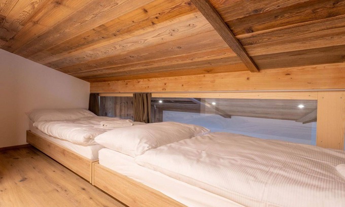 Saas Almagell Apartment | Beautiful apartment for 7 guests with WIFI, hot tub, TV and balcony