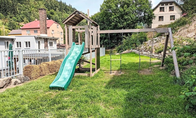 Desna Apartment | Beautiful apartment for 4 people with pool, WIFI, TV, patio and parking