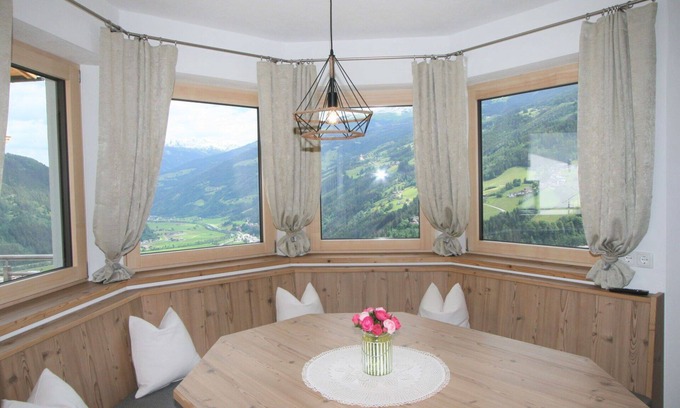Hainzenberg Apartment | Beautiful apartment for 8 people with WIFI, TV, terrace and pets allowed