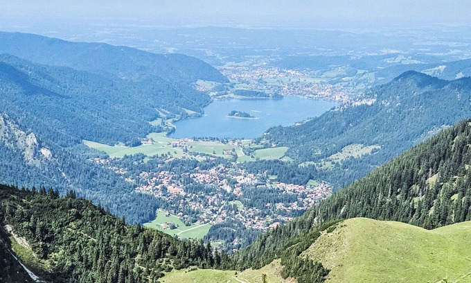 Schliersee House | Beautiful apartment in villa for 5 people with A/C, TV, terrace, pets allowed and parking