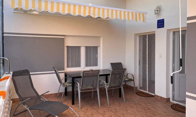 Gornji Karin Apartment | Beautiful apartment in Gornji Karin