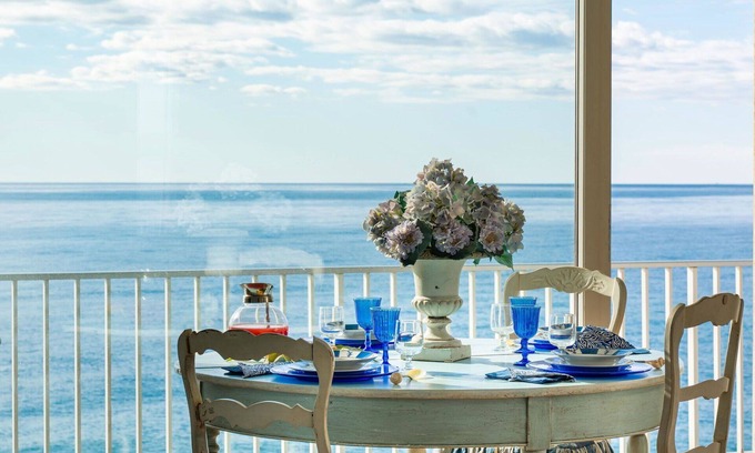 Riva Ligure Apartment | Beautiful apartment for 4 people with WIFI, TV and balcony