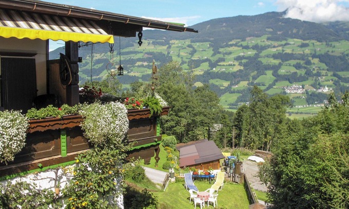 Fuegen Apartment | Beautiful apartment for 6 guests with WIFI, TV and terrace
