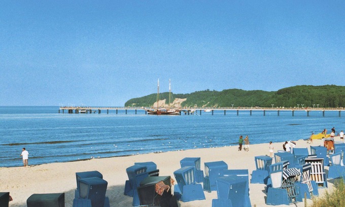 Prora Apartment | Beautiful apartment for 6 people with WIFI, pool, TV, terrace, pets allowed and parking