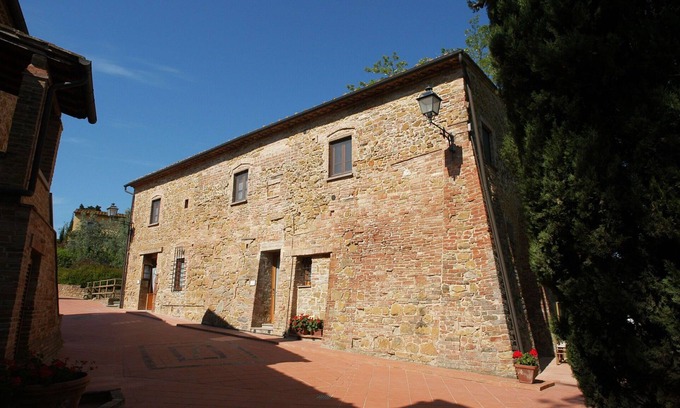 Montaione Apartment | Beautiful apartment for 8 people with WIFI, pool, A/C, TV and pets allowed, close to San Gimignano