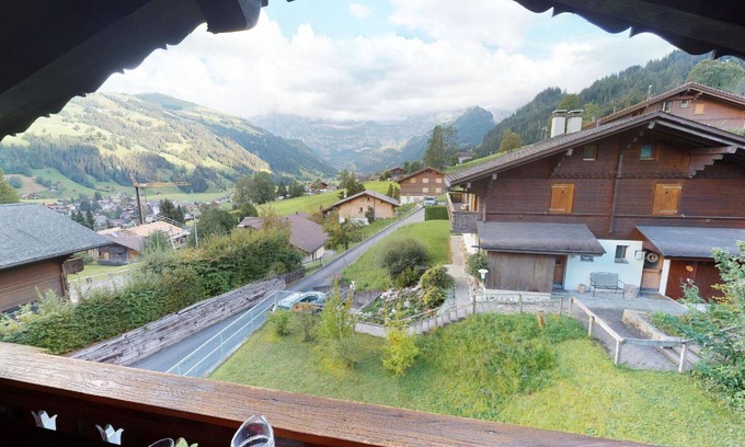 Lenk Apartment | Beautiful apartment for 6 guests with TV, balcony and pets allowed