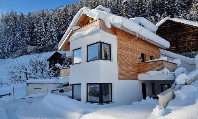 Landeck Apartment | Beautiful apartment for 4 guests with WIFI, TV, balcony and pets allowed