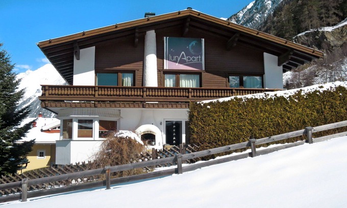 Soelden Apartment | Beautiful apartment for 2 people with WIFI, TV and pets allowed