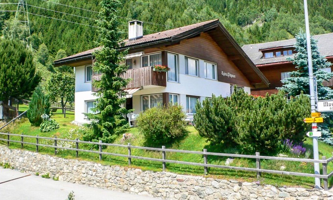 Sedrun Apartment | Beautiful apartment for 5 guests with WIFI, TV, patio, pets allowed, panoramic view and parking