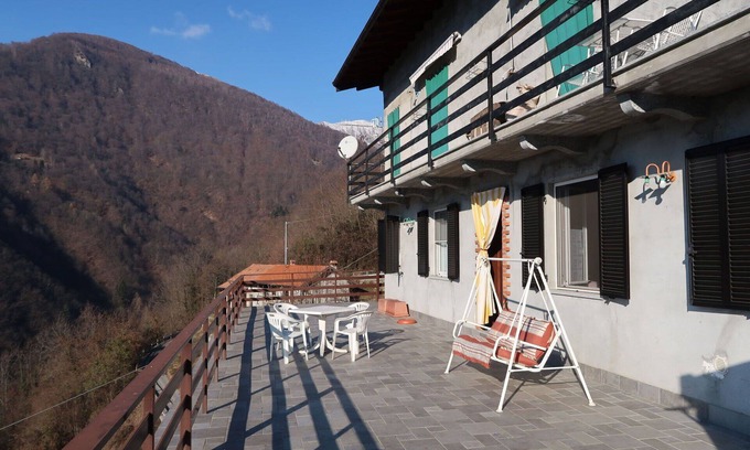 Aurano Apartment | Beautiful apartment for 4 guests with TV, terrace and pets allowed