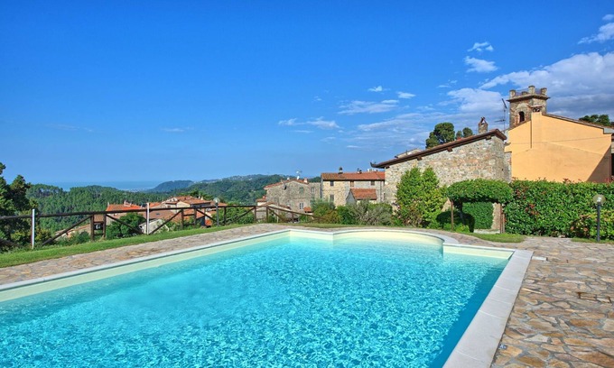 Massarosa Apartment | Beautiful apartment for 4 guests with WIFI, pool and TV, close to Viareggio