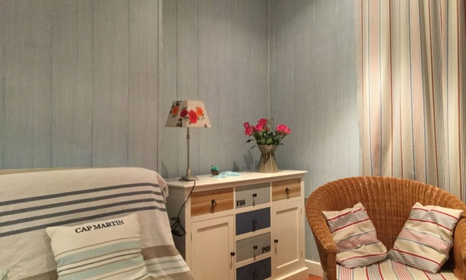 Cote de Granit Rose Condo | Beautiful apartment 300 m from the beach in Trébeurden for 5 people