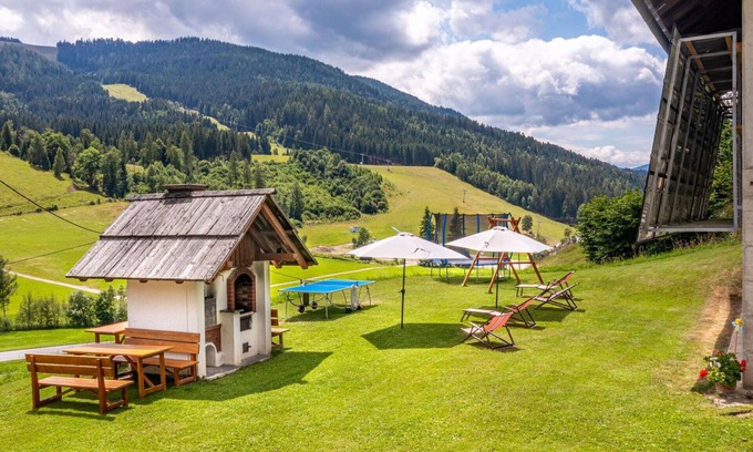 Arriach Villa | Beautiful apartment in villa for 9 people with WIFI, TV and patio
