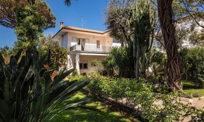 Sorrento City Centre Villa | BEAUTIFUL APARTMENT IN WONDERFUL VILLA IN SORRENTO CENTER SEA FRONT