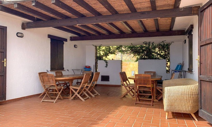 Sant'Elmo House | Beautiful apartment in villa for 10 guests with A/C, TV, terrace, pets allowed and parking