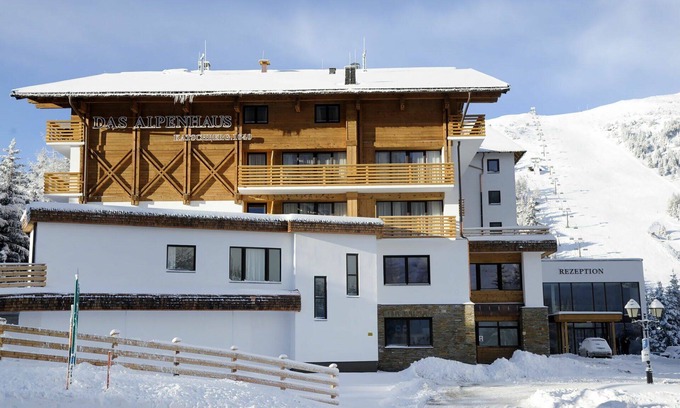 Katschberg Apartment | Beautiful apartment with pool, WIFI, TV, balcony, pets allowed, panoramic view and parking