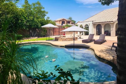 Mountain Crest House | Beautiful Backyard Comfortable Phoenix Getaway!