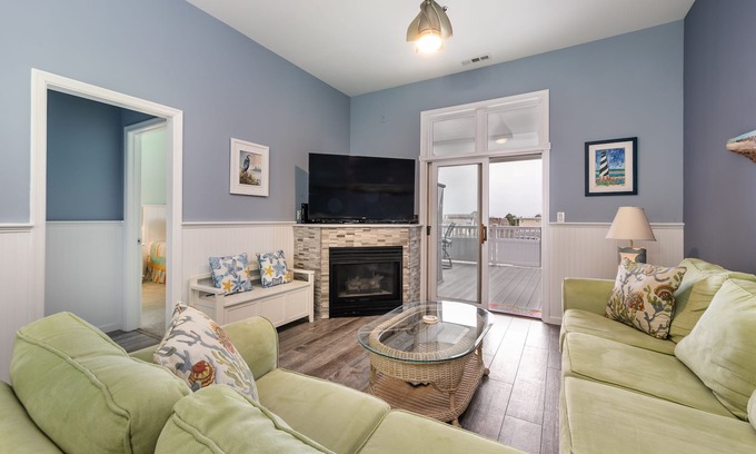 Heron Harbour Isle Condo | Beautiful, bay-view condo with pools, balcony, beach gear, AC, & fireplace