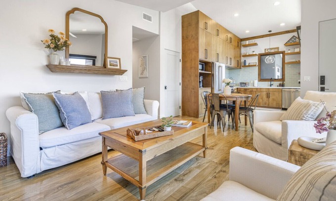 Crown Point House | Beautiful Bayside Beach Home in Pacific Beach
