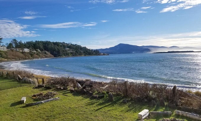 Happy Camp Hideaway House | Beautiful Beach Front home!