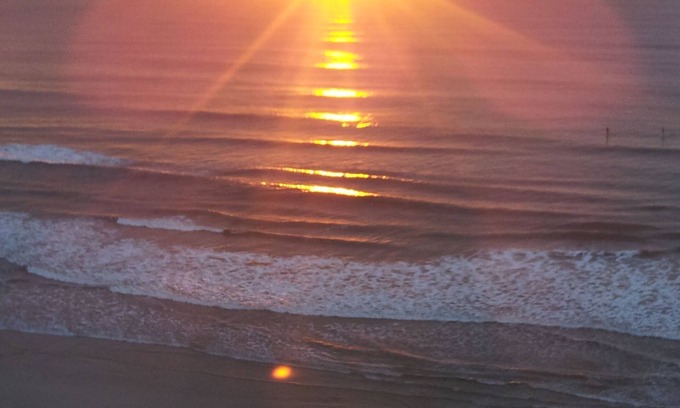 Asturias Apartment | BEAUTIFUL. BUILDING FRONT TOTAL TO THE SEA, 2 DORM., WI-FI, SERV. PE BEACH IN THE SAND