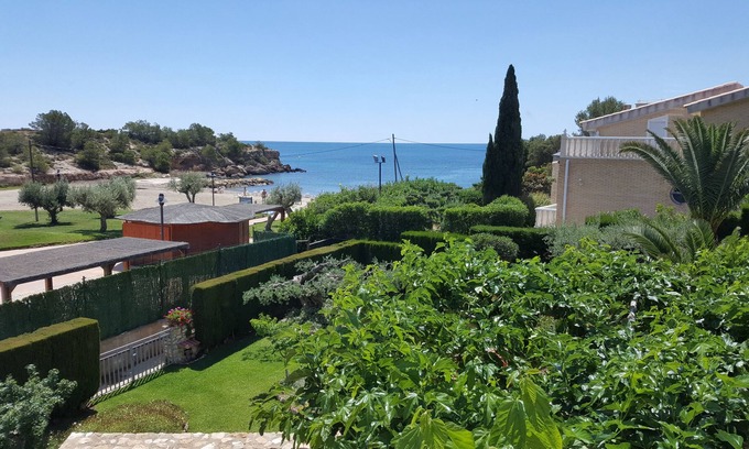 Roques Daurades Villa | BEAUTIFUL CHALET, FIRST LINE OF SEA