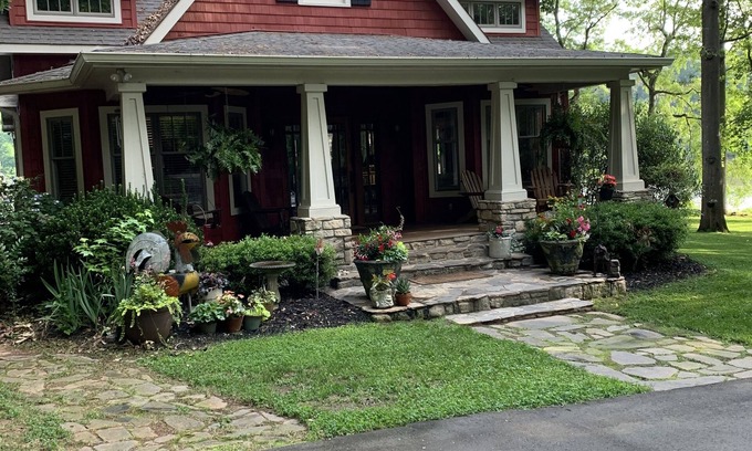 Dixie - Berryhill House | Beautiful Charlotte Lake Wylie Waterfront Bungalow