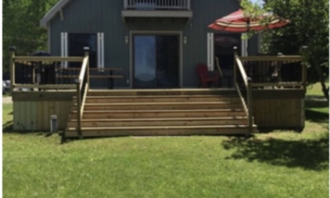 Petoskey Cabin | Beautiful, Clean and Comfortable Cottage on Crooked Lake- Sleeps 8