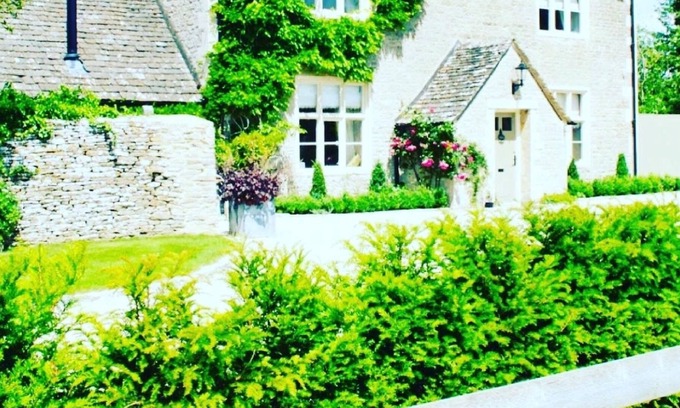 Bibury House | Beautiful Cotswold Farmhouse With Private Garden