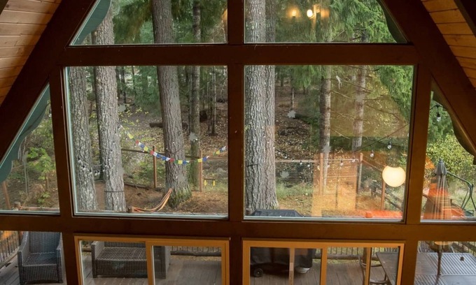 Packwood Cabin | Beautiful, Cozy, Riverfront A-Frame Cabin+Hot tub