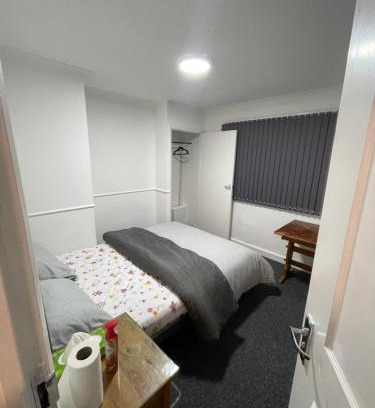 Reading House | Beautiful En suite Double Room with toilet and washroom R3