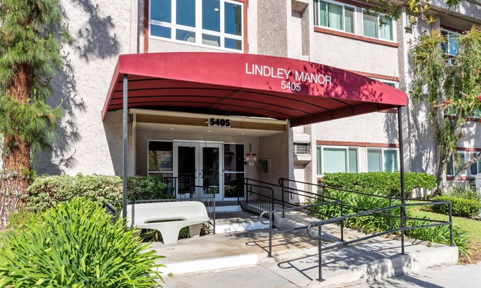 Tarzana Apartment | Beautiful Encino 1BR nr Ventura Blvd Shops & Restaurants, by Blueground