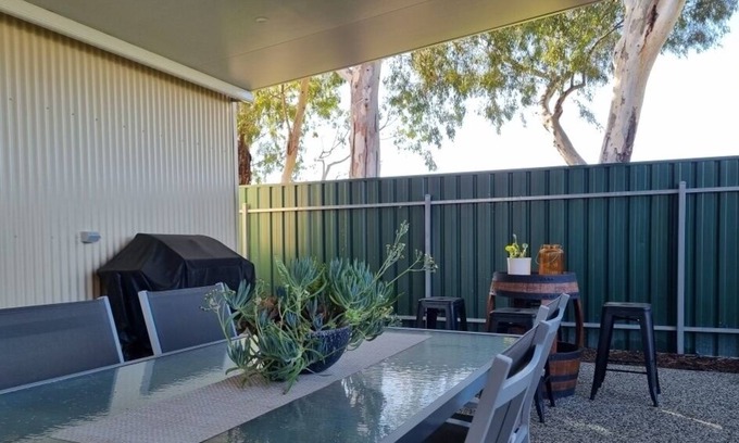 Park Holme House | Beautiful family home in a quiet cul-de-sac wedged between Adelaide city and sea
