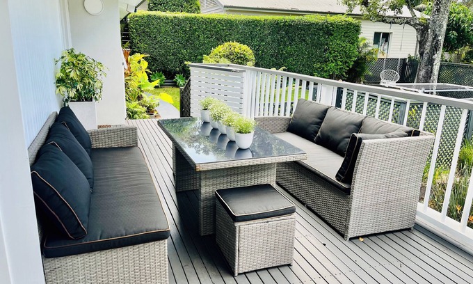 Bayview House | Beautiful family home close to parks, water and cafes.