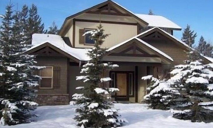Tamarack Resort Cabin | Beautiful, Family ready, spacious cabin with boat mooring dock, access to Lake.