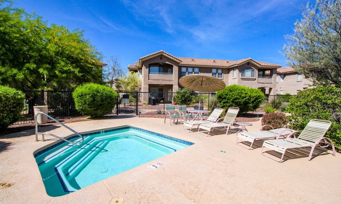 Rancho Vistoso Condo | Beautiful first-floor condo with pool, hot tub, & full kitchen - near hiking