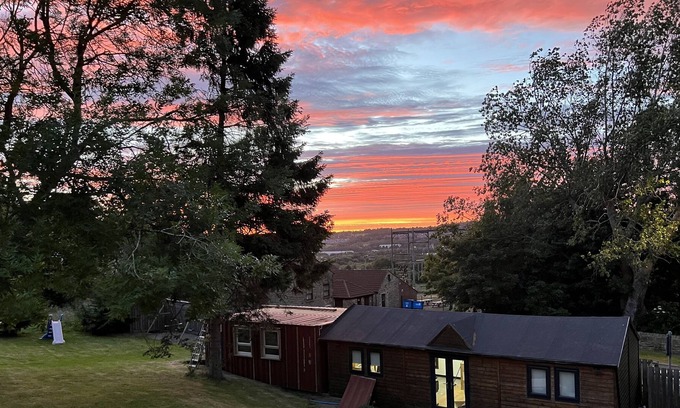 Newcastle-upon-Tyne Cabin | Beautiful Garden Lodge, only 8 minutes from Newcastle City Centre