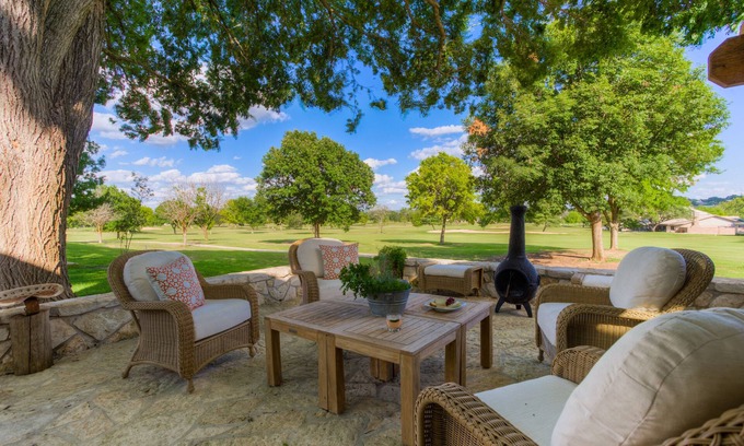 Kerrville House | Beautiful Hilltop Villa on 18th fairway