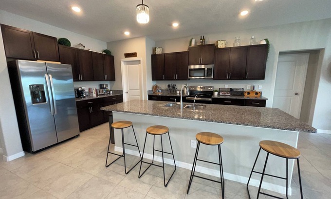Ruskin House | Beautiful home. 5 mins to bay beach. 30nMins to Tampa. Convenient location.