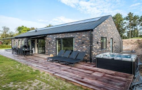 Helberskov Strand House | Beautiful Home In Hadsund With Sauna