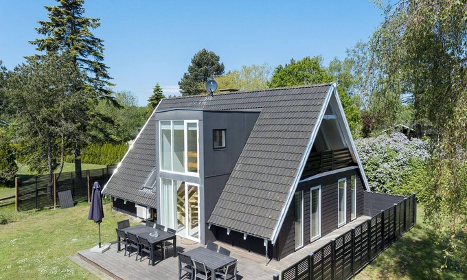 Spodsbjerg House | Beautiful home in Rudkøbing with WiFi