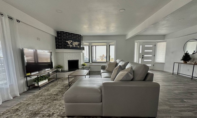El Paso House | Beautiful home located in historic district overlooking downtown El Paso.