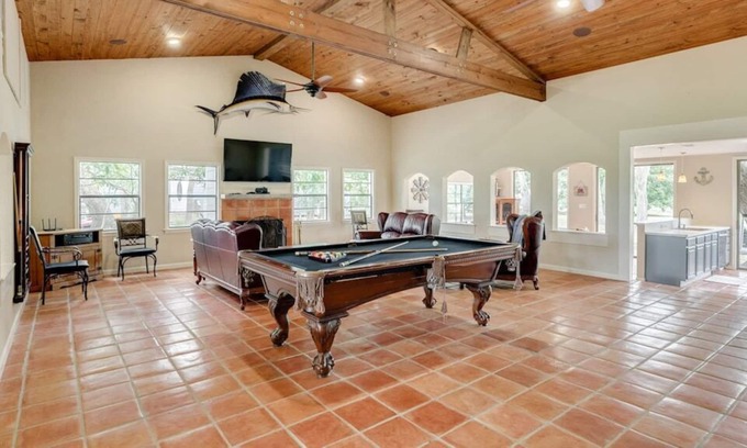 Cedar Lane House | Beautiful Home on Caney Creek w/ Fishing Pier