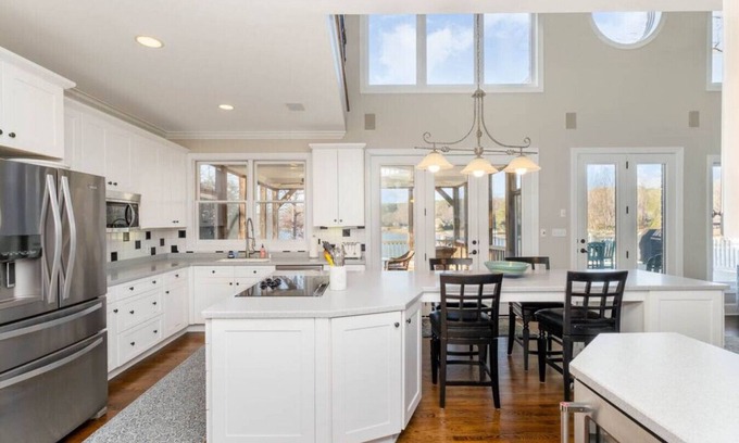 Mount Mourne House | Beautiful home on Lake Norman