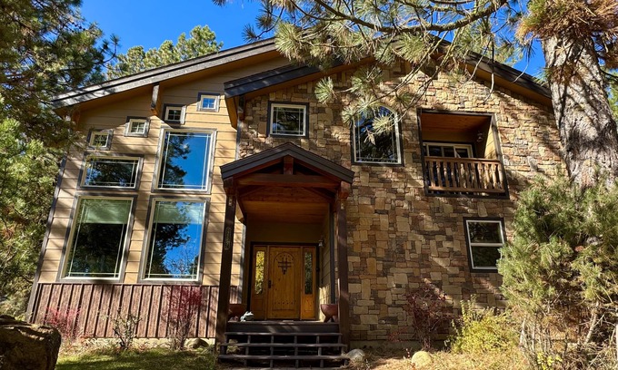 McCall House | Beautiful home on the River- Hot Tub! - 5 minutes from downtown McCall