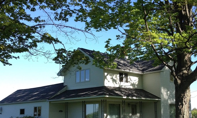 Levering House | Beautiful Home With Miles Of Lake Michigan Public Sand Beach Just Minutes Away